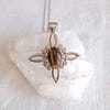 SURYA TIENDA HOLISTICA - www.suryatiendaholistica.com.ar - Dije Nudo de bruja con piedra ojo de tigre - bañado en plata