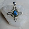 Surya Tienda Holistica - www.suryatiendaholistica.com.ar - dije nudo de bruja con labradorita blue con baño de plata grande