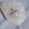 Surya Tienda Holistica - www.suryatiendaholistica.com.ar - Corazón de cuarzo rosa con engarce en baño de plata