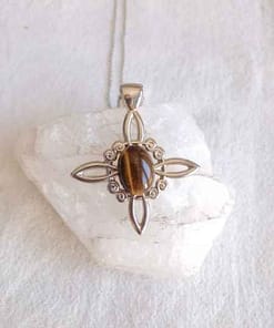 SURYA TIENDA HOLISTICA - www.suryatiendaholistica.com.ar - Dije Nudo de bruja con piedra ojo de tigre - bañado en plata