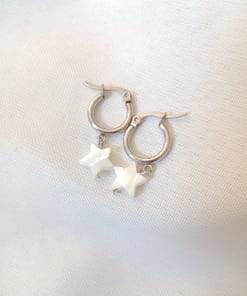 Surya Tienda Holistica - www.suryatiendaholistica.com.ar - Aros argollita de nácar - estrellitas