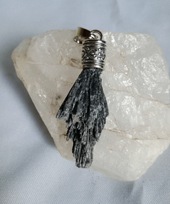 Surya Tienda Holistica - www.suryatiendaholistica.com.ar - Dije Cianita Negra