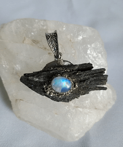 Surya Tienda Holistica - www.suryatiendaholistica.com.ar - Dije Cianita con Piedra de la Luna Arcoiris