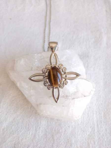 SURYA TIENDA HOLISTICA - www.suryatiendaholistica.com.ar - Dije Nudo de bruja con piedra ojo de tigre - bañado en plata