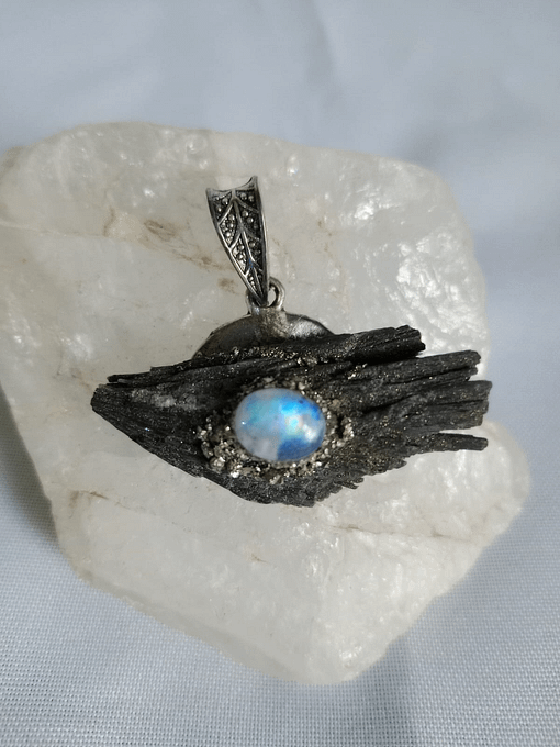 Surya Tienda Holistica - www.suryatiendaholistica.com.ar - Dije Cianita con Piedra de la Luna Arcoiris