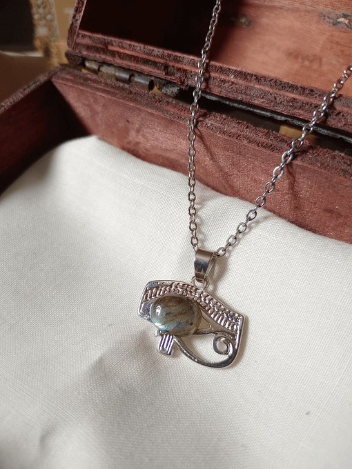 Surya Tienda Holistica - www.suryatiendaholistica.com.ar - Dije Ojo de Horus con Labradorita