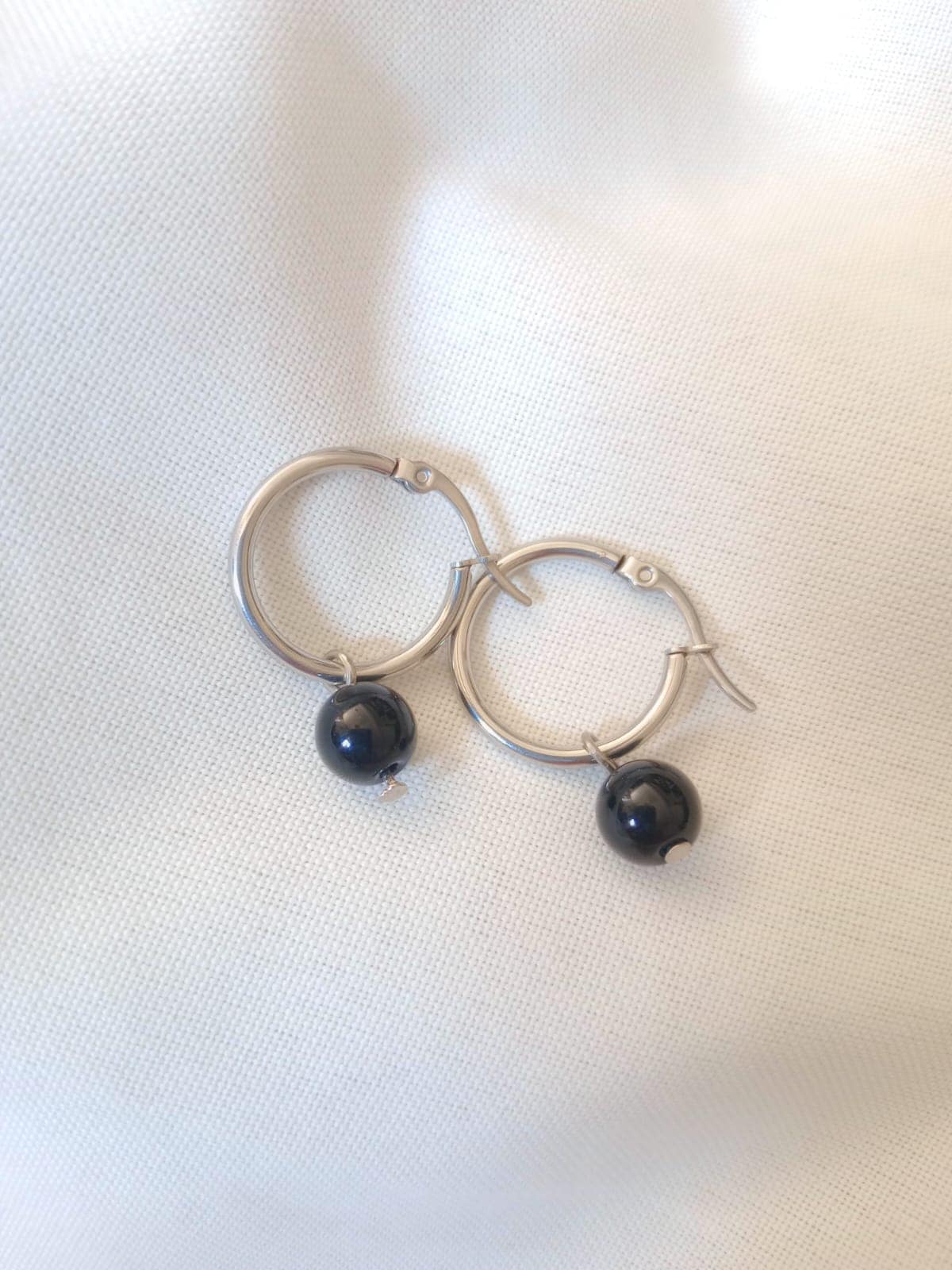 Surya Tienda Holistica - www.suryatiendaholistica.com.ar - Aros argollita bolita 8 mm - obsidiana