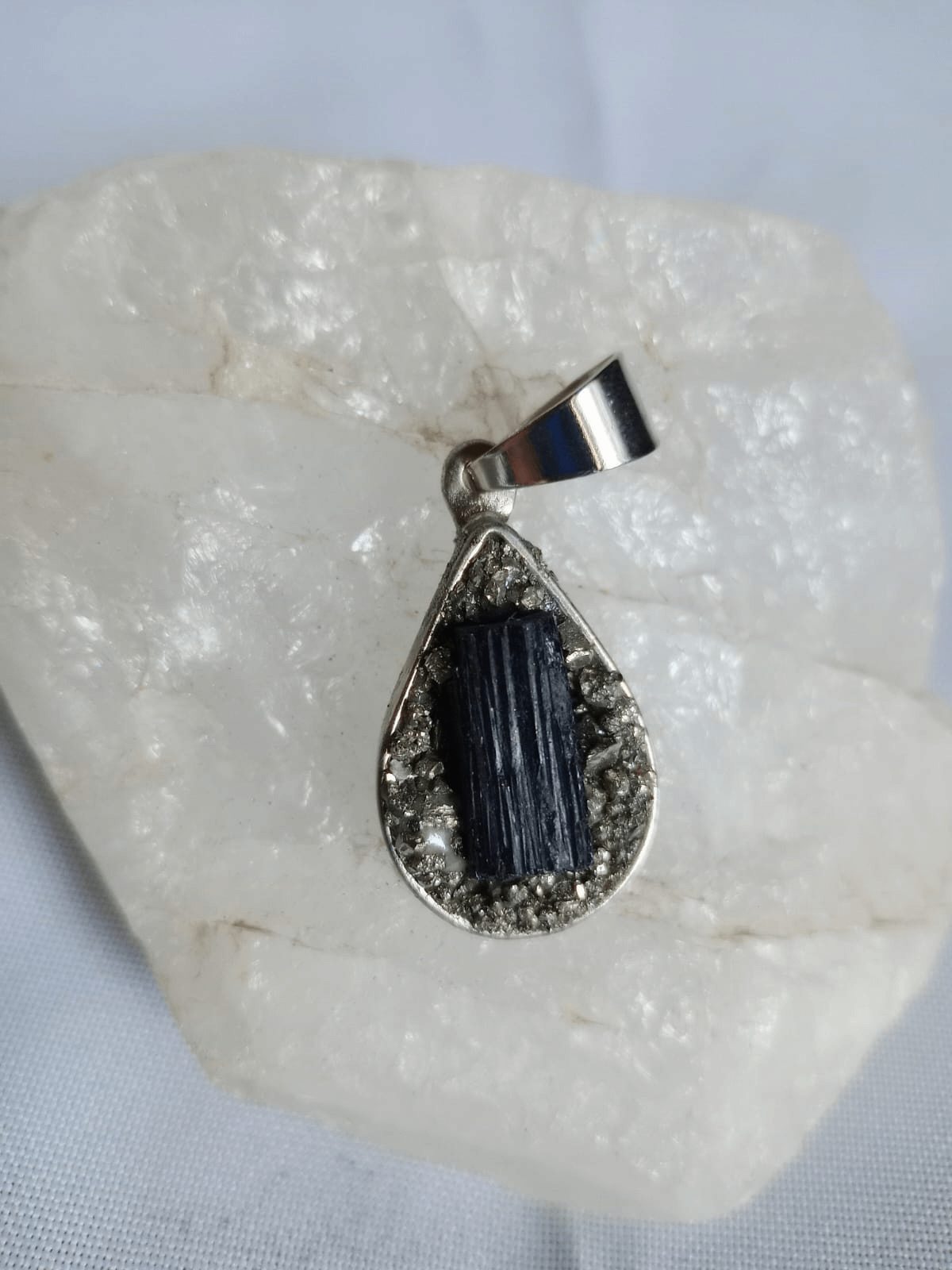 Surya Tienda Holistica - www.suryatiendaholistica.com.ar - Dije Gota Pirita y Turmalina