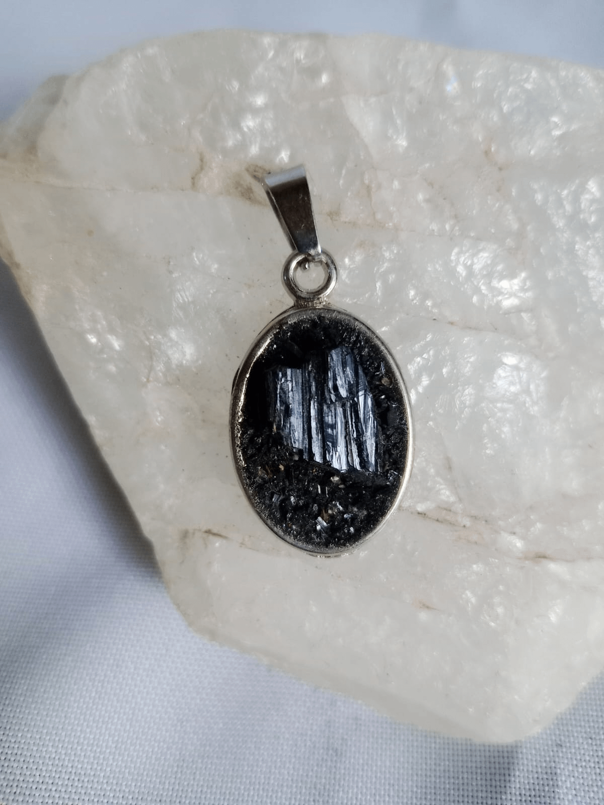 Surya Tienda Holistica - www.suryatiendaholistica.com.ar - Dije Oval Turmalina Surya Tienda Holistica - www.suryatiendaholistica.com.ar - Dije Oval Turmalina